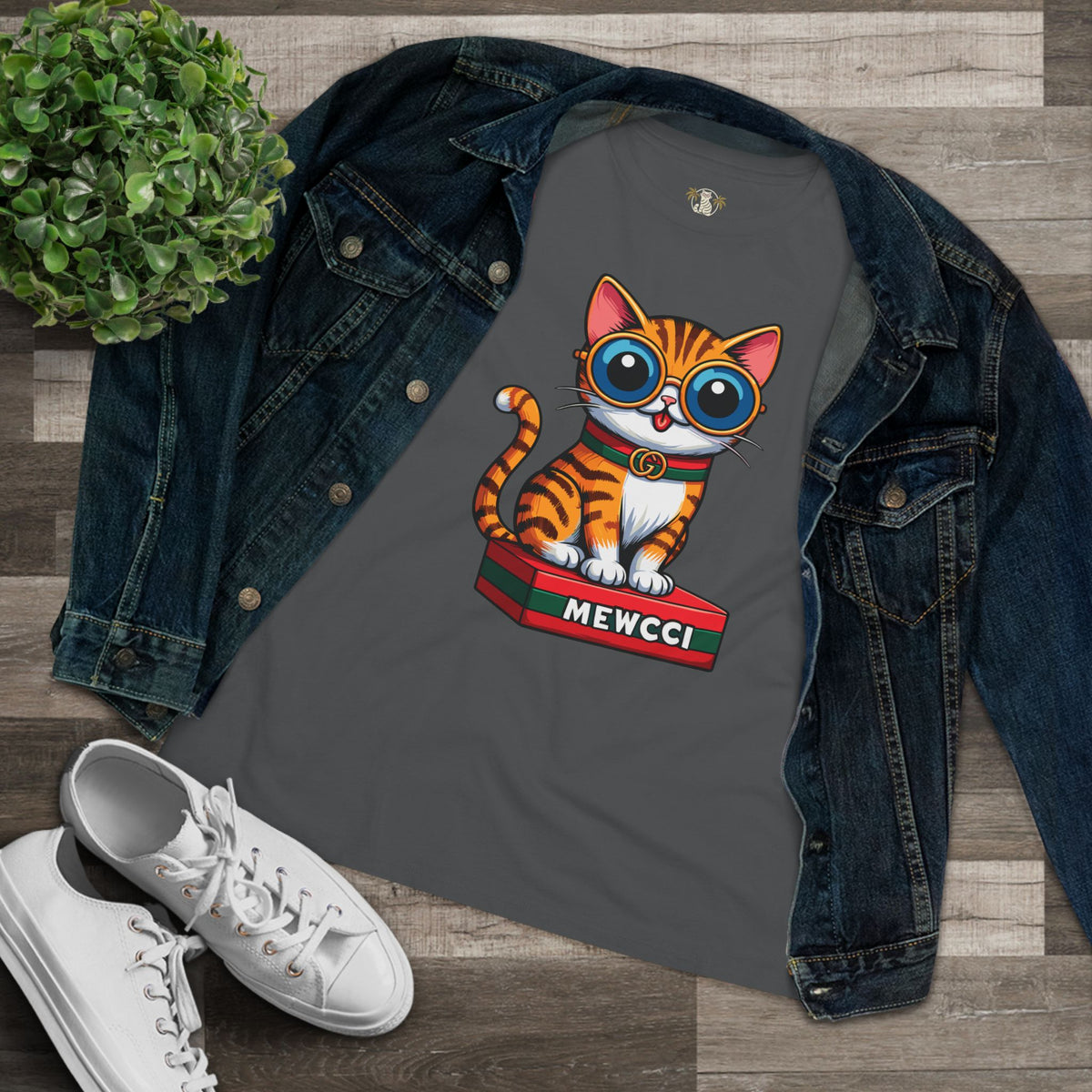 Mewcci Iconic Box Cat Graphic Women's T-Shirt in asphalt, flat lay